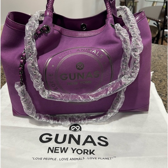 Gunas New York Tote - Picture 3 of 11